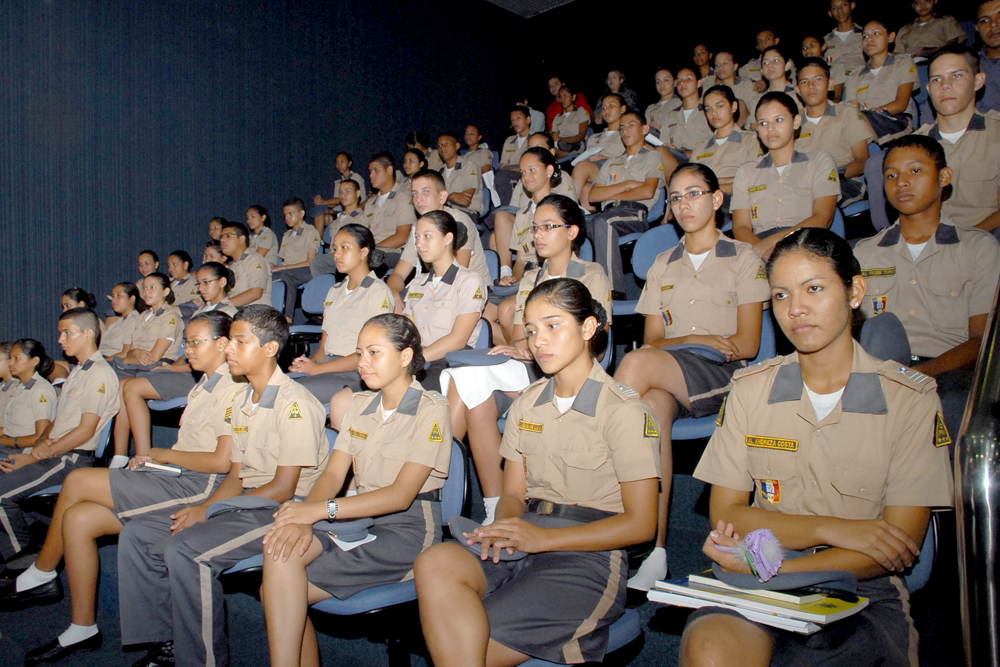 Colégio Militar da Polícia Militar do Amazonas. Para quem ganha pouco, Vale  a Pena deixar de comer pra manter o filho matriculado ? - OAJURICABA.COM.BR