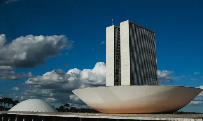 monumentos_brasilia_cupula_plenario_da_camara_dos_deputados3103201341-2.webp.webp
