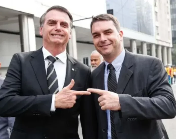 flavio-e-bolsonaro-e1721244673273.webp.webp