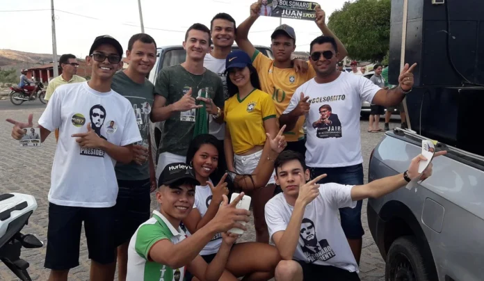 Altaneirenses-imitam-Bolsonaro.webp