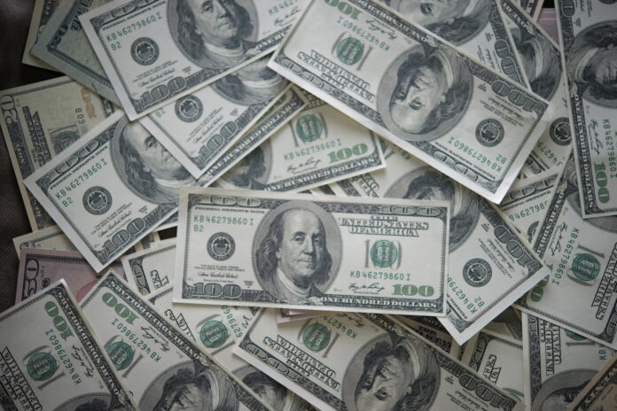 dolar-Frrepik-1.jpg