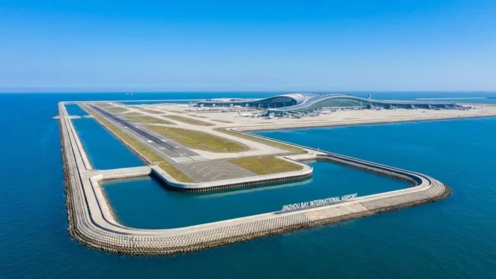 12-aeroporto-gigante-sobre-ilha-arte.webp