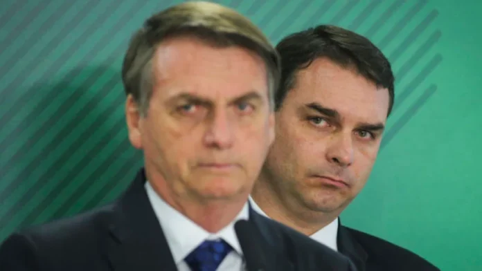 Flavio-e-Jair-Bolsonaro-1-868x644-1-868x644-1-868x644-1-848x477-1.webp