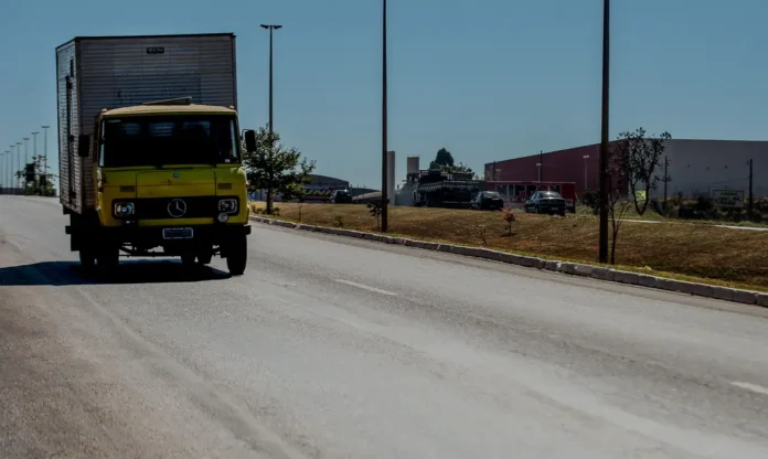 caminhoes_transporte_de_cargas0106219037.webp