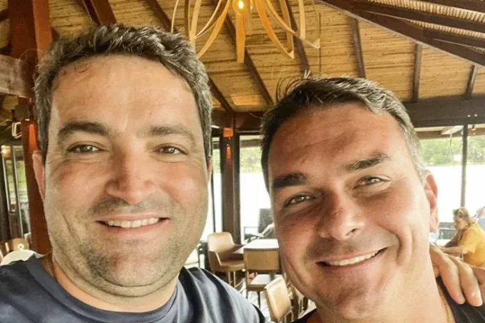 willer-tomaz-e-flavio-bolsonaro-foto-reproducao-twitter.webp