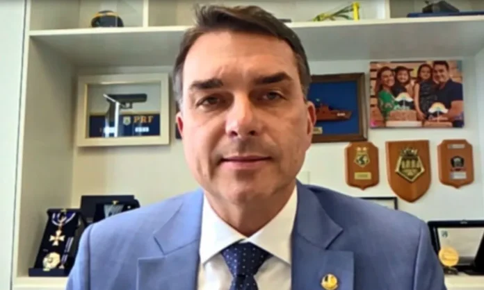 flavio-bolsonaro-entrevista-a-jovem-pan.webp