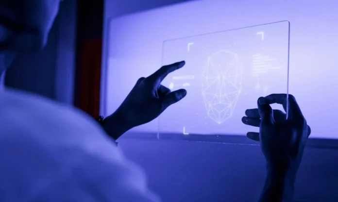 designer-usando-uma-tecnologia-futurista-de-tela-de-tablet-digital-transparente.webp